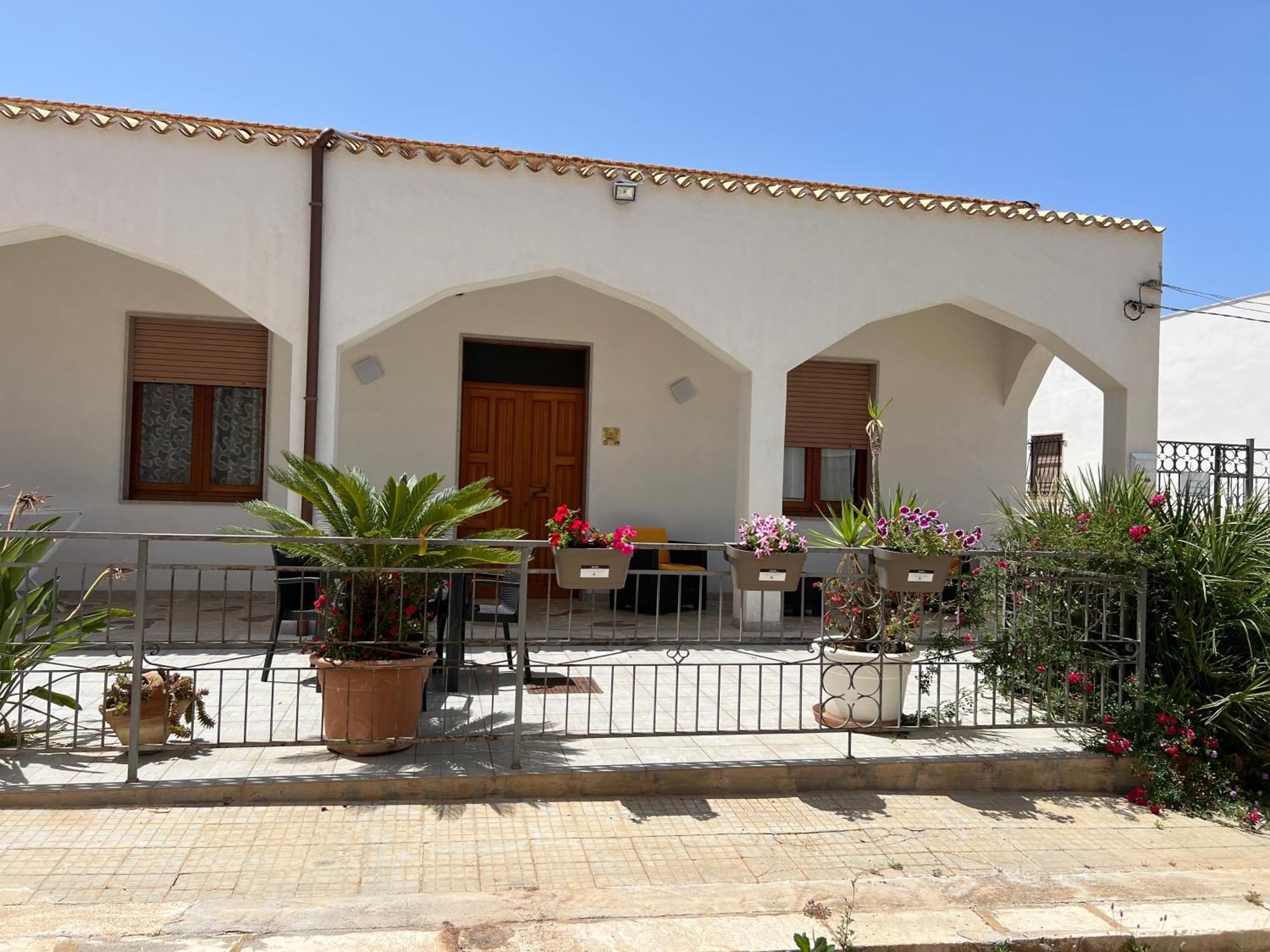 Villa Dolce Vita Rooms Castelluzzo Exterior photo